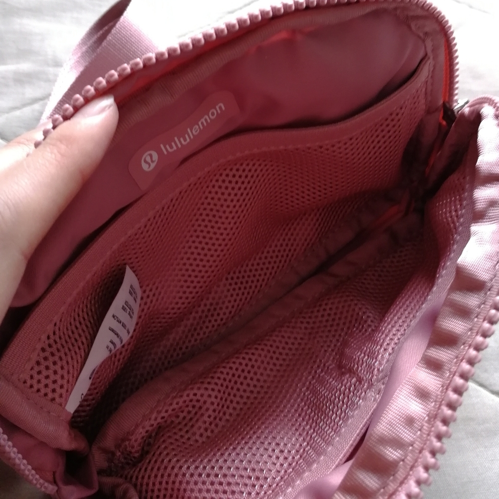 LULULEMON Everywhere Belt Bag Pink Pastel 1L NWT - Picture 6 of 7